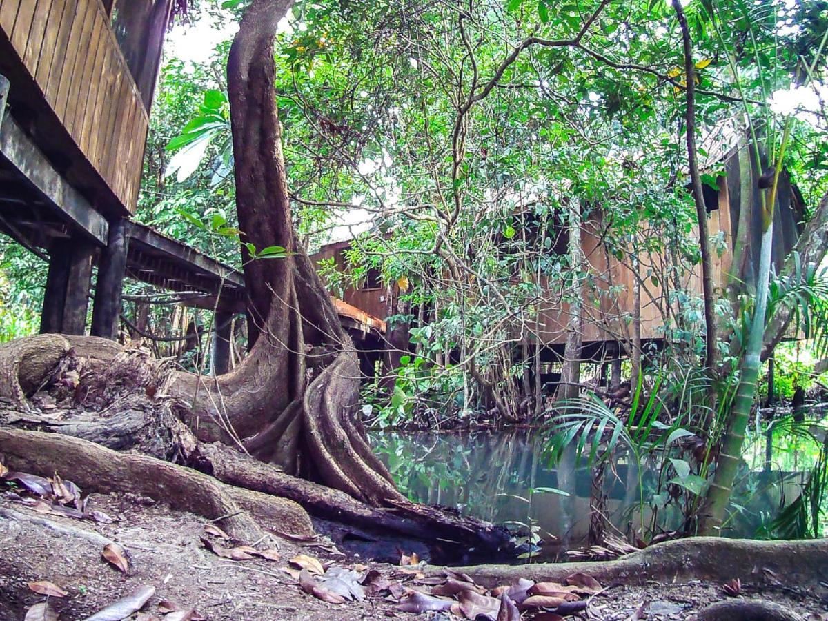 Hotel Kangaroo Y Restaurante Rio Dulce Town Exterior foto