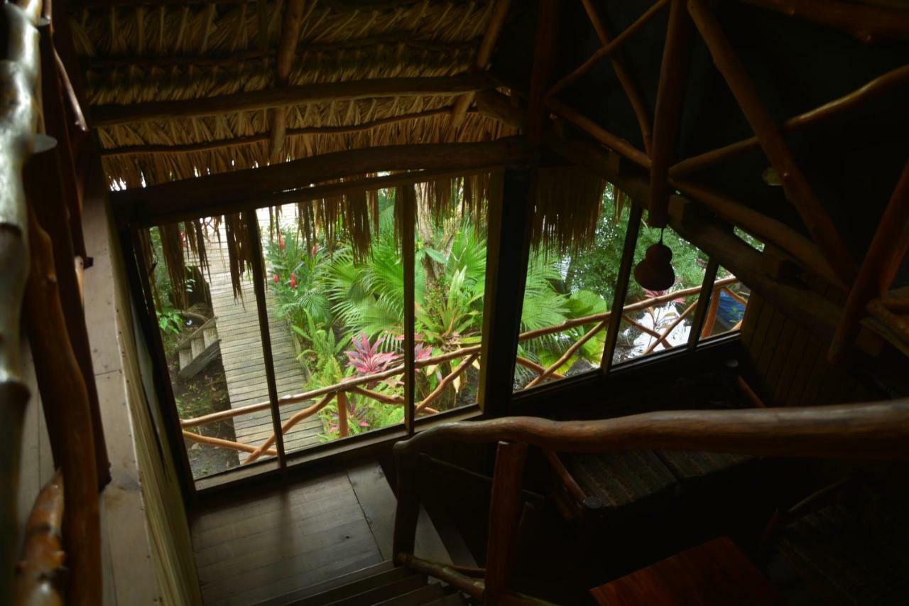 Hotel Kangaroo Y Restaurante Rio Dulce Town Exterior foto