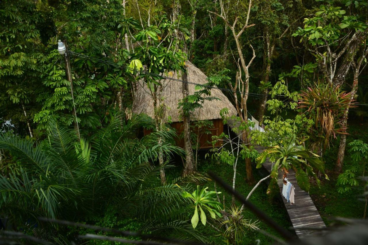 Hotel Kangaroo Y Restaurante Rio Dulce Town Exterior foto